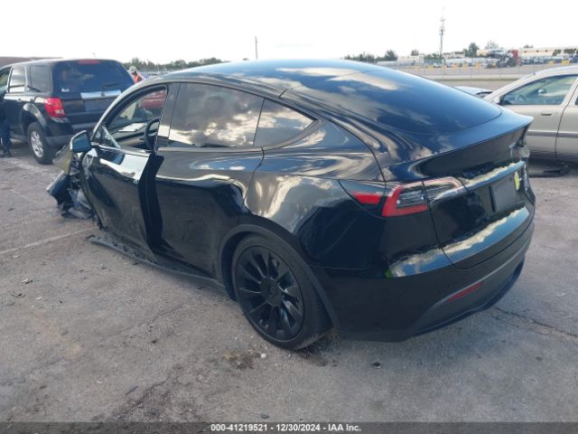 Photo 2 VIN: 7SAYGAEE9PF708061 - TESLA MODEL Y 