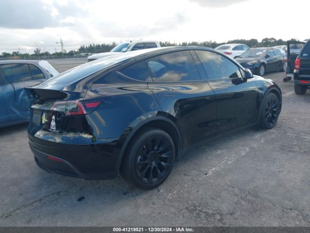 Photo 3 VIN: 7SAYGAEE9PF708061 - TESLA MODEL Y 