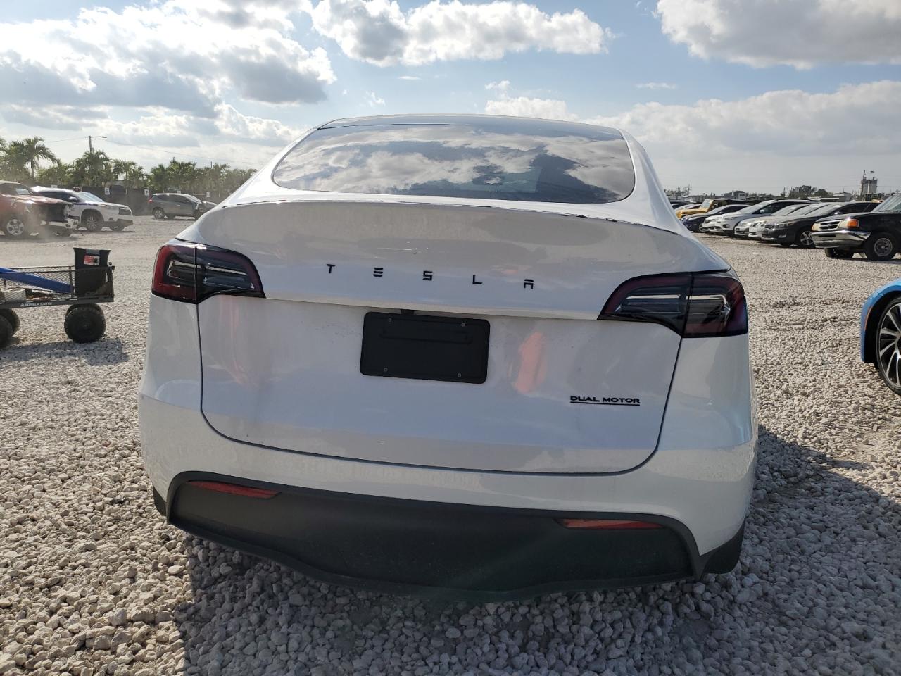 Photo 5 VIN: 7SAYGAEE9PF901908 - TESLA MODEL Y 