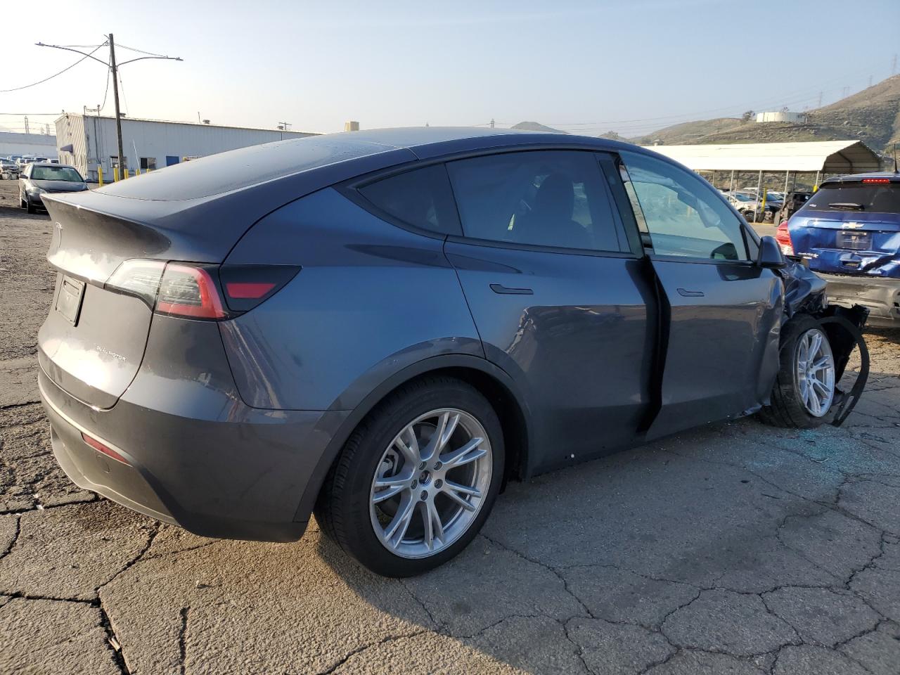 Photo 2 VIN: 7SAYGAEE9PF966807 - TESLA MODEL Y 