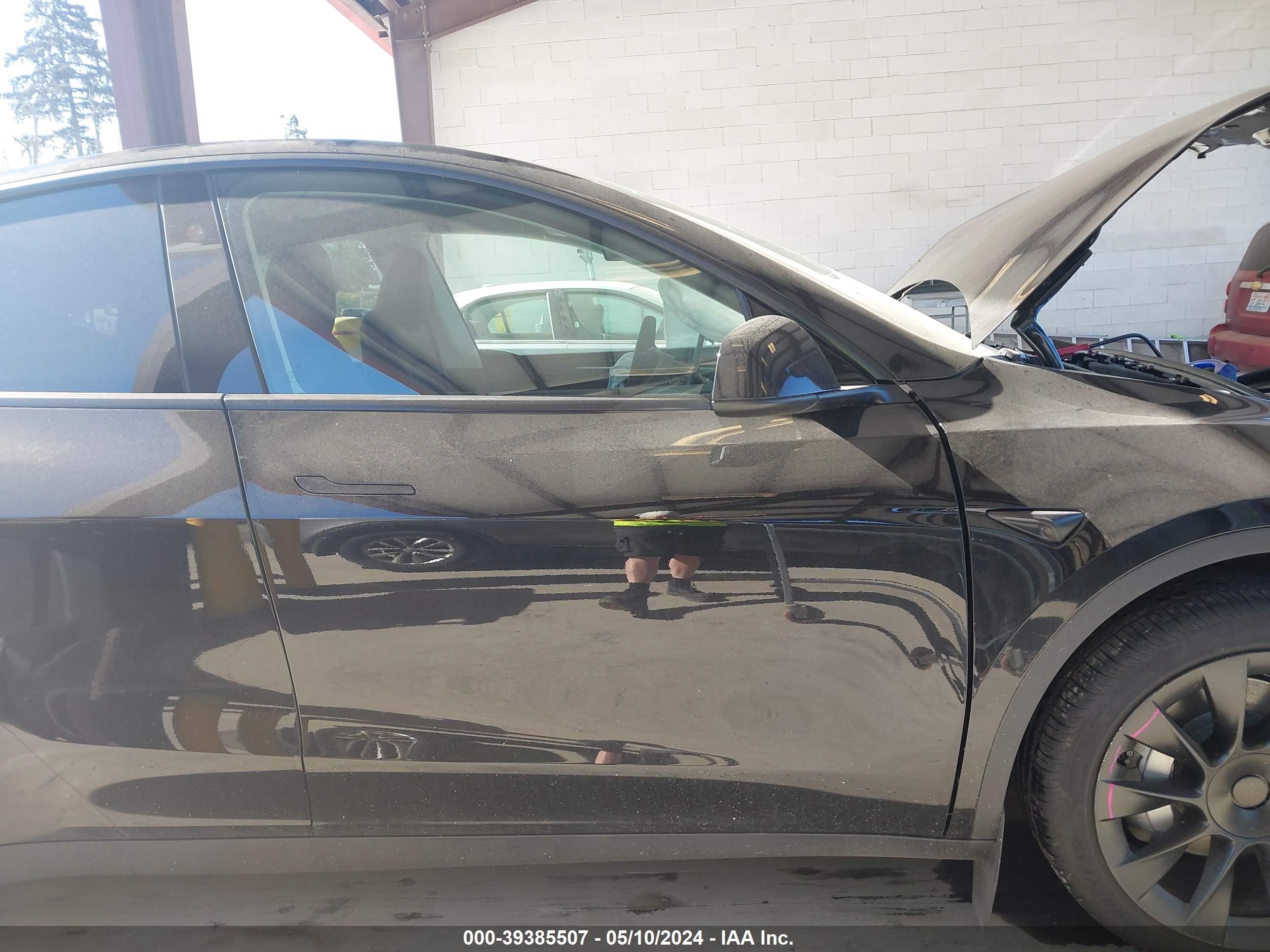 Photo 13 VIN: 7SAYGAEE9RF981360 - TESLA MODEL Y 