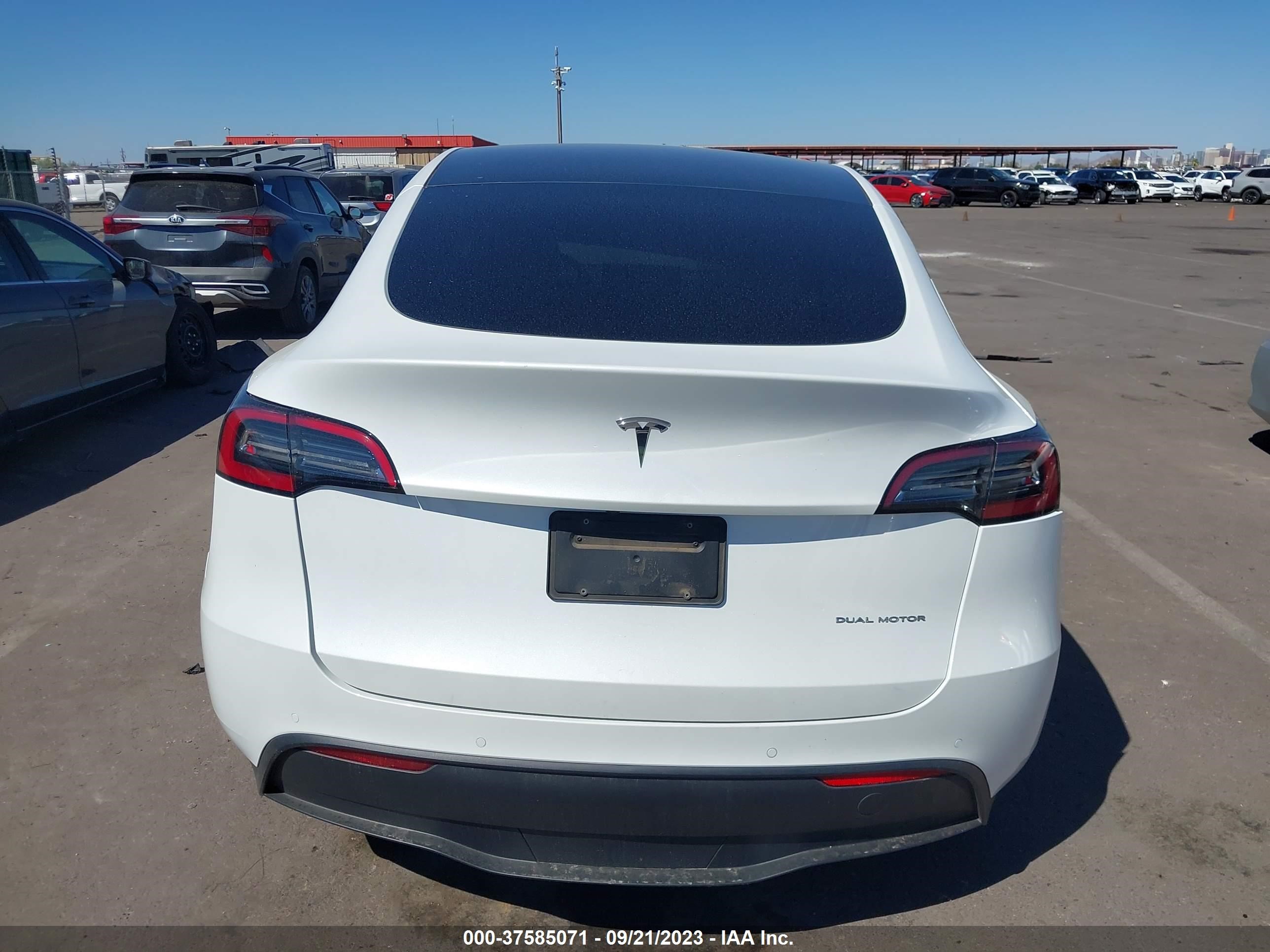 Photo 14 VIN: 7SAYGAEEXNF361773 - TESLA MODEL Y 