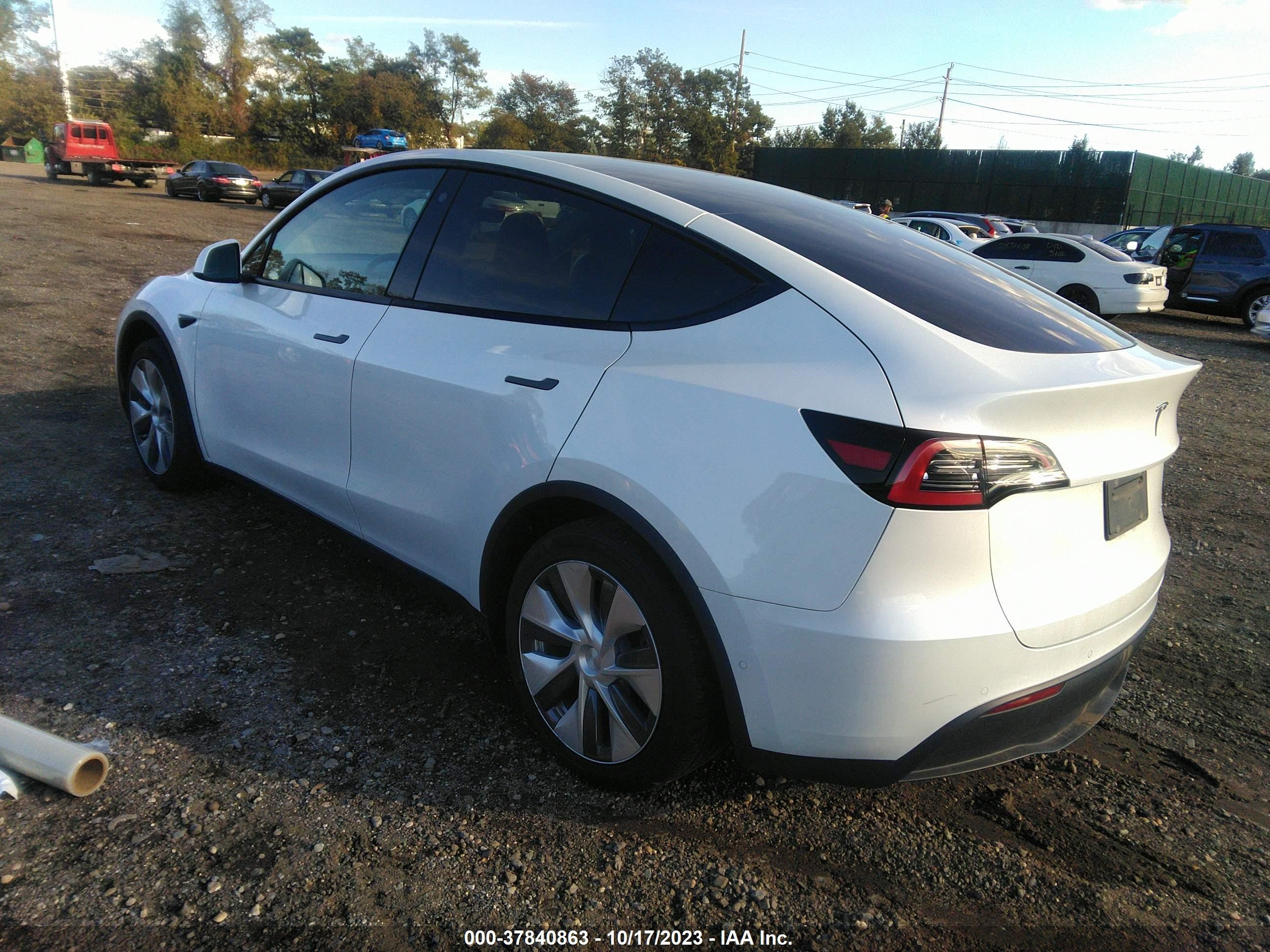 Photo 2 VIN: 7SAYGAEEXNF378962 - TESLA MODEL Y 