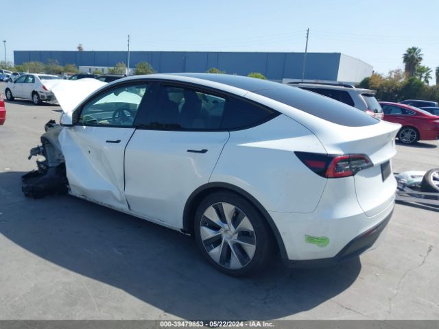 Photo 2 VIN: 7SAYGAEEXNF533560 - TESLA MODEL Y 