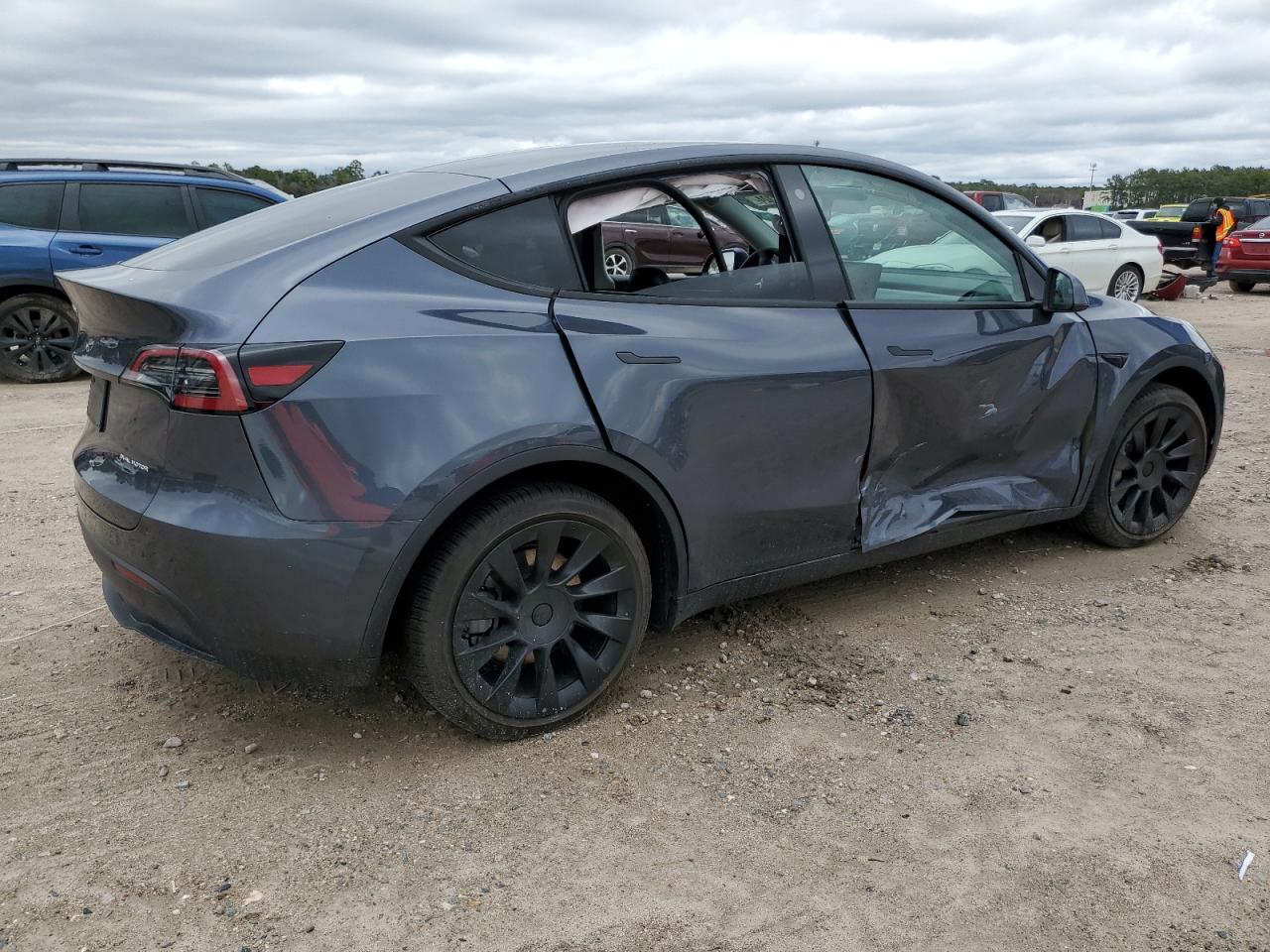 Photo 2 VIN: 7SAYGAEEXPF616019 - TESLA MODEL Y 