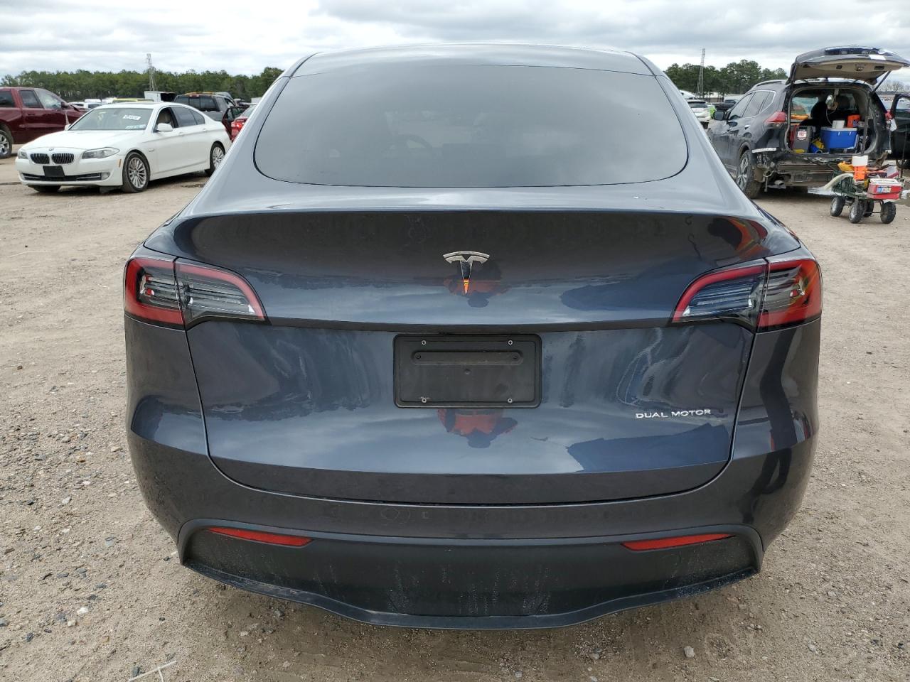 Photo 5 VIN: 7SAYGAEEXPF616019 - TESLA MODEL Y 