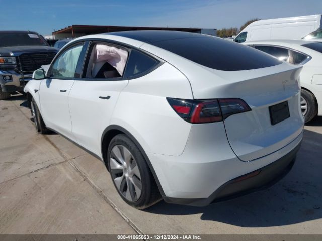 Photo 2 VIN: 7SAYGAEEXPF663809 - TESLA MODEL Y 