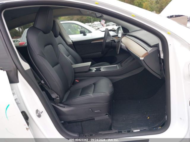 Photo 4 VIN: 7SAYGAEEXPF695529 - TESLA MODEL Y 