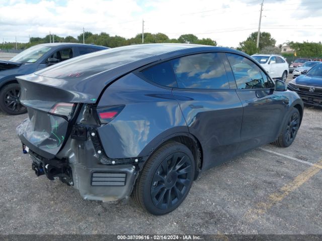 Photo 3 VIN: 7SAYGAEEXPF932861 - TESLA MODEL Y 