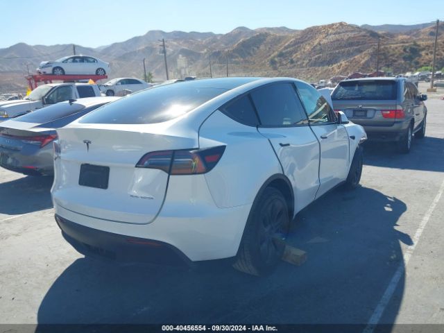 Photo 3 VIN: 7SAYGAEEXRF108555 - TESLA MODEL Y 