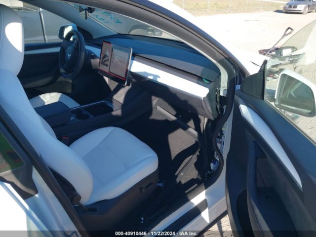 Photo 4 VIN: 7SAYGDED0PF967658 - TESLA MODEL Y 