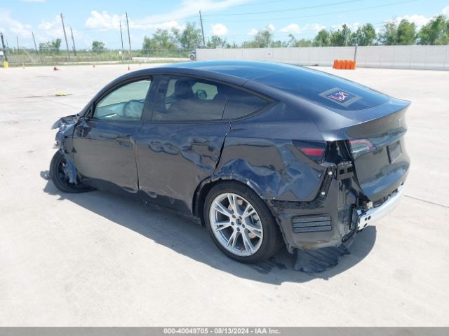 Photo 2 VIN: 7SAYGDED1RF052031 - TESLA MODEL Y 