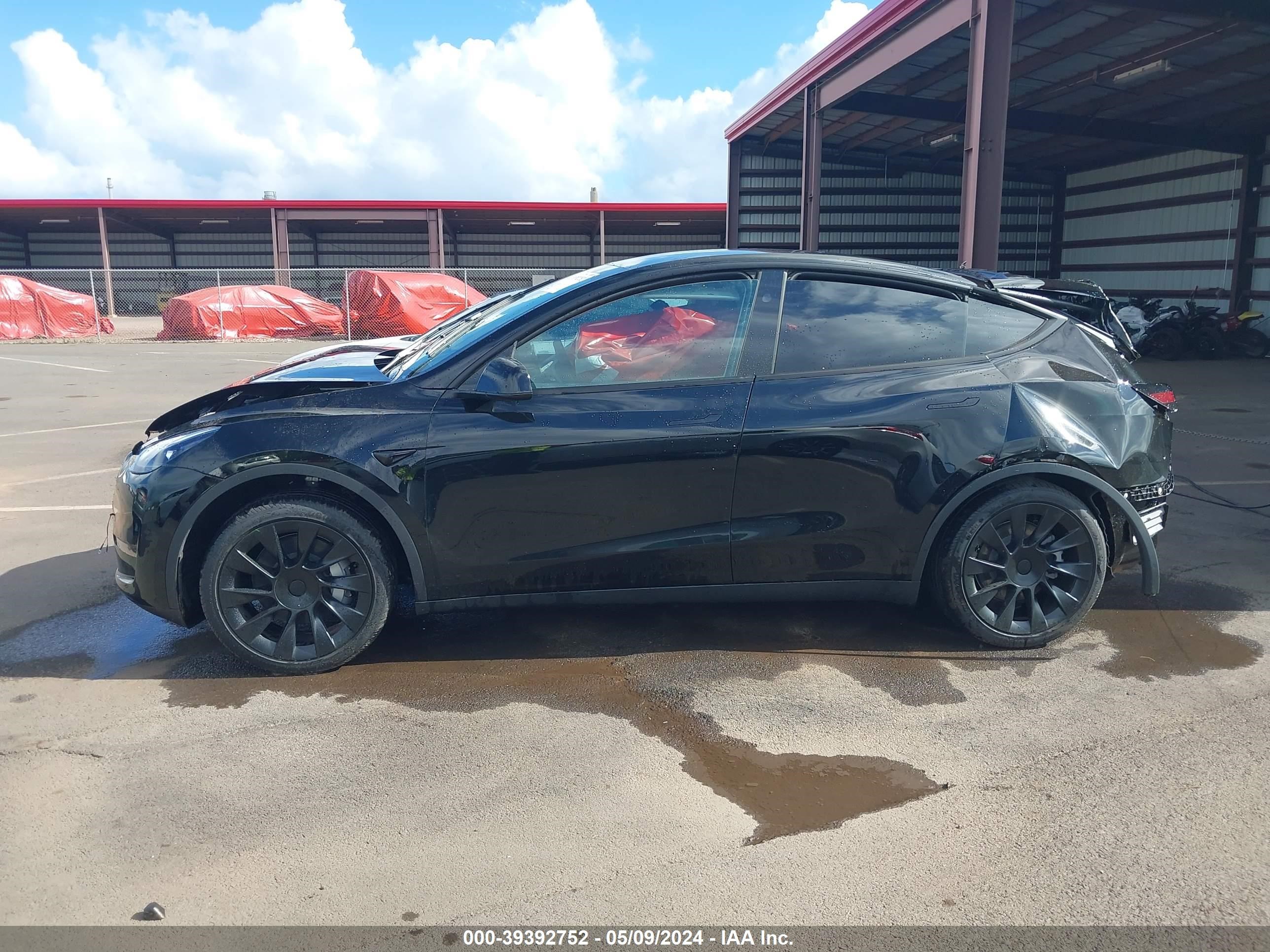 Photo 13 VIN: 7SAYGDED1RF052692 - TESLA MODEL Y 