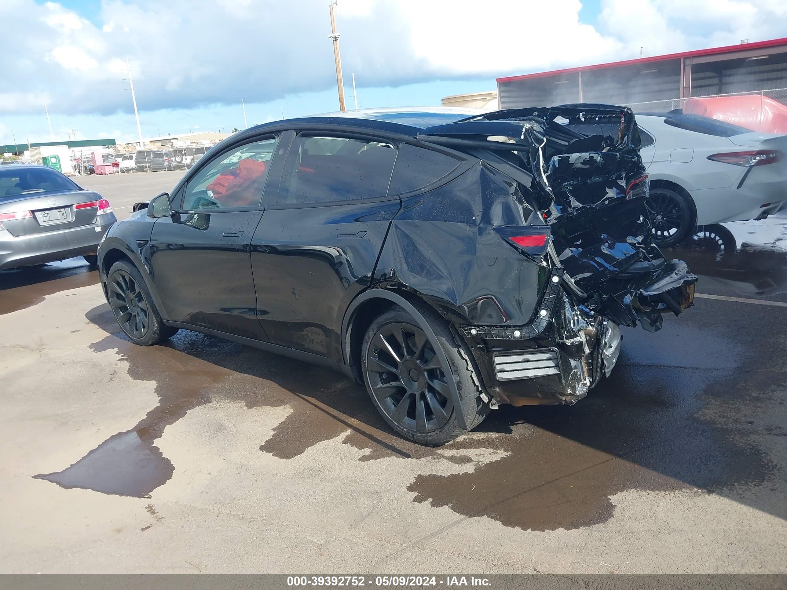 Photo 2 VIN: 7SAYGDED1RF052692 - TESLA MODEL Y 