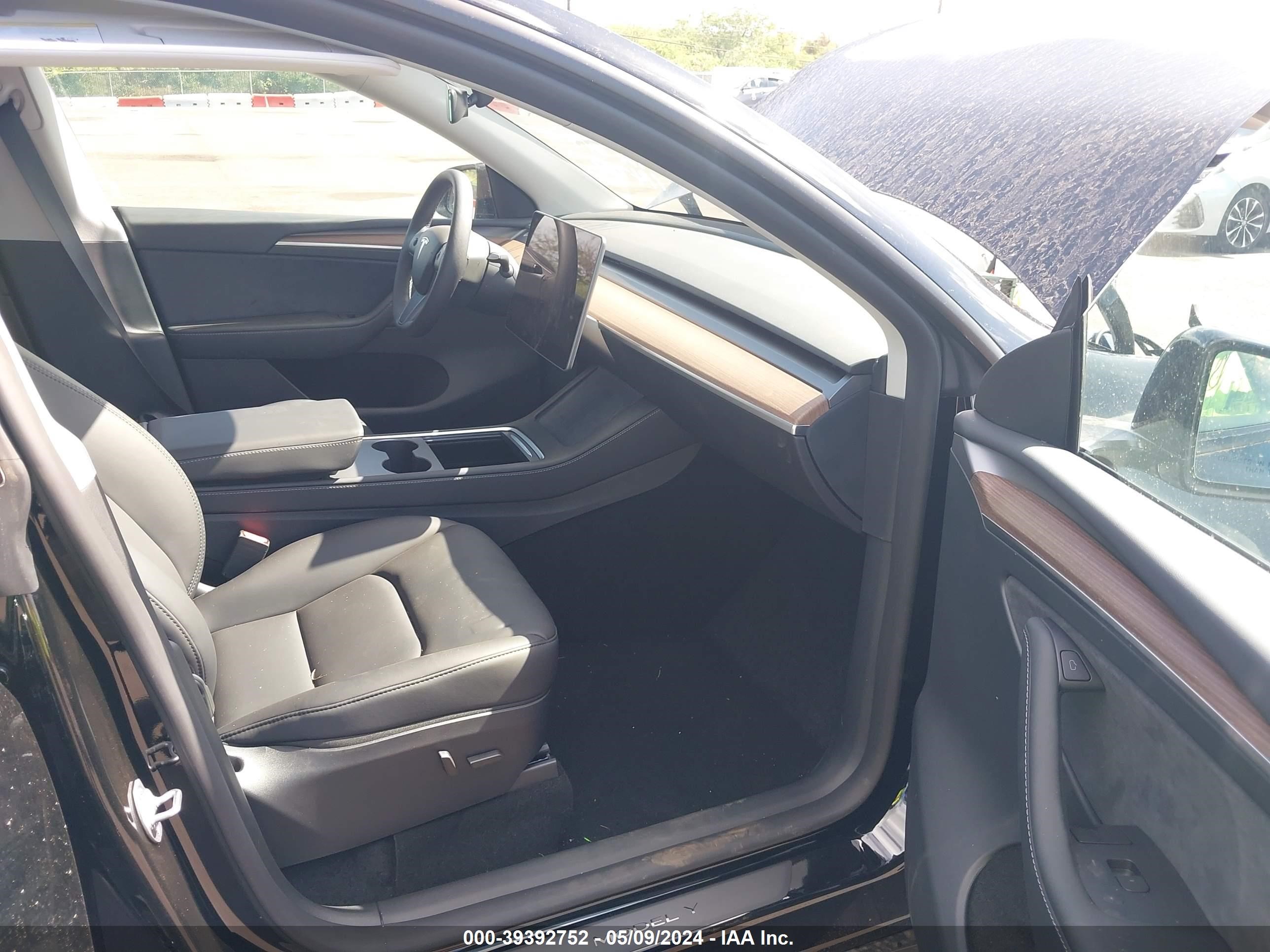 Photo 4 VIN: 7SAYGDED1RF052692 - TESLA MODEL Y 