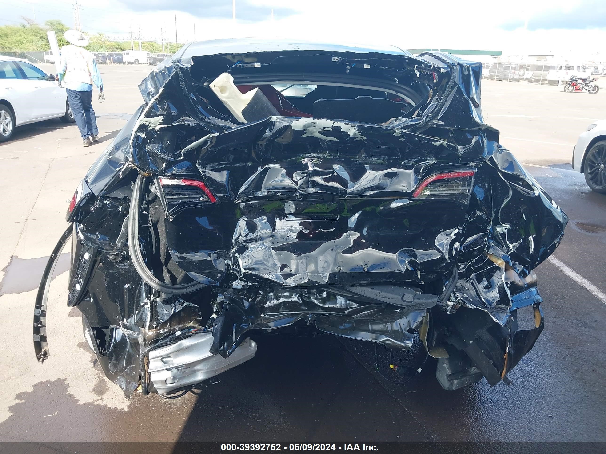 Photo 5 VIN: 7SAYGDED1RF052692 - TESLA MODEL Y 