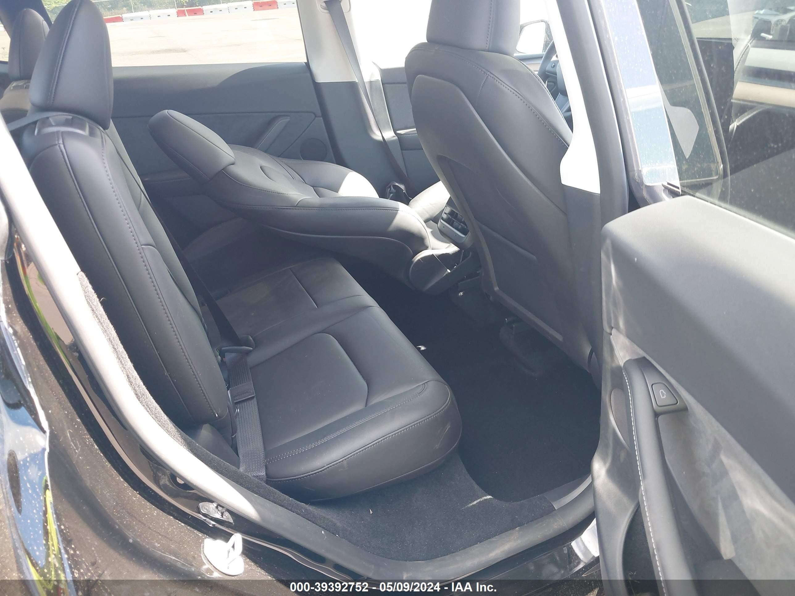 Photo 7 VIN: 7SAYGDED1RF052692 - TESLA MODEL Y 