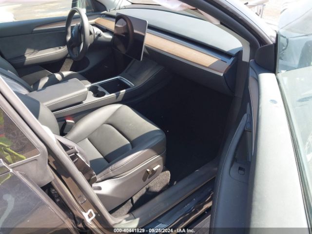 Photo 4 VIN: 7SAYGDED1RF097972 - TESLA MODEL Y 