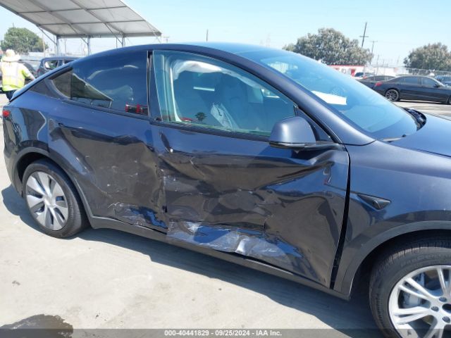 Photo 5 VIN: 7SAYGDED1RF097972 - TESLA MODEL Y 