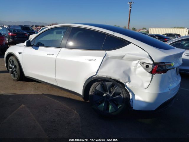 Photo 2 VIN: 7SAYGDED1RF098104 - TESLA MODEL Y 