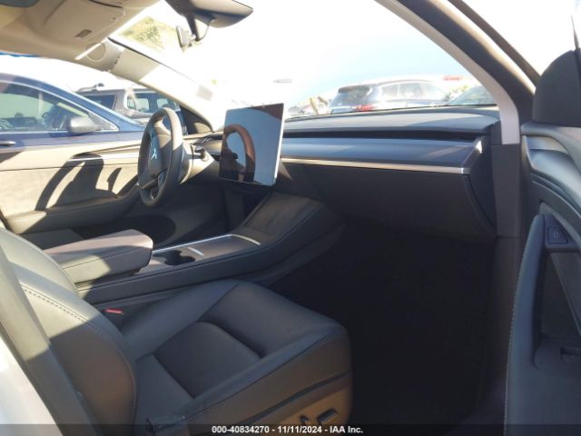 Photo 4 VIN: 7SAYGDED1RF098104 - TESLA MODEL Y 