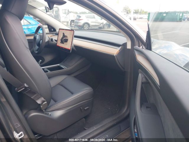 Photo 4 VIN: 7SAYGDED2PF931969 - TESLA MODEL Y 