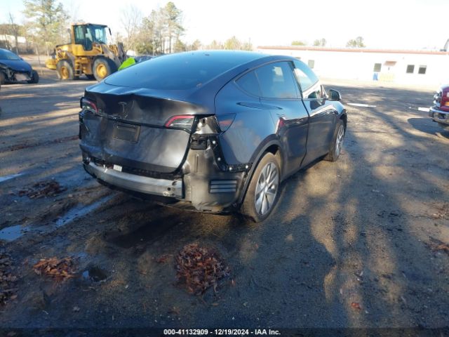 Photo 3 VIN: 7SAYGDED2PF944852 - TESLA MODEL Y 