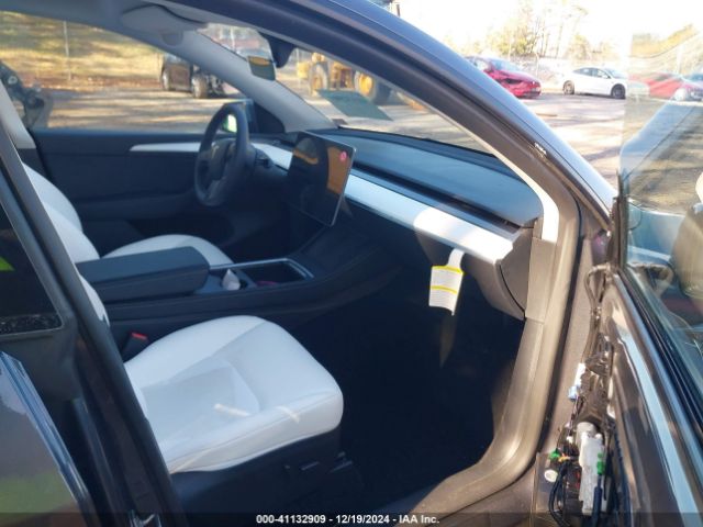 Photo 4 VIN: 7SAYGDED2PF944852 - TESLA MODEL Y 