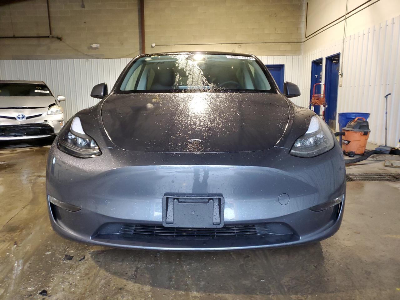 Photo 4 VIN: 7SAYGDED3PF933570 - TESLA MODEL Y 