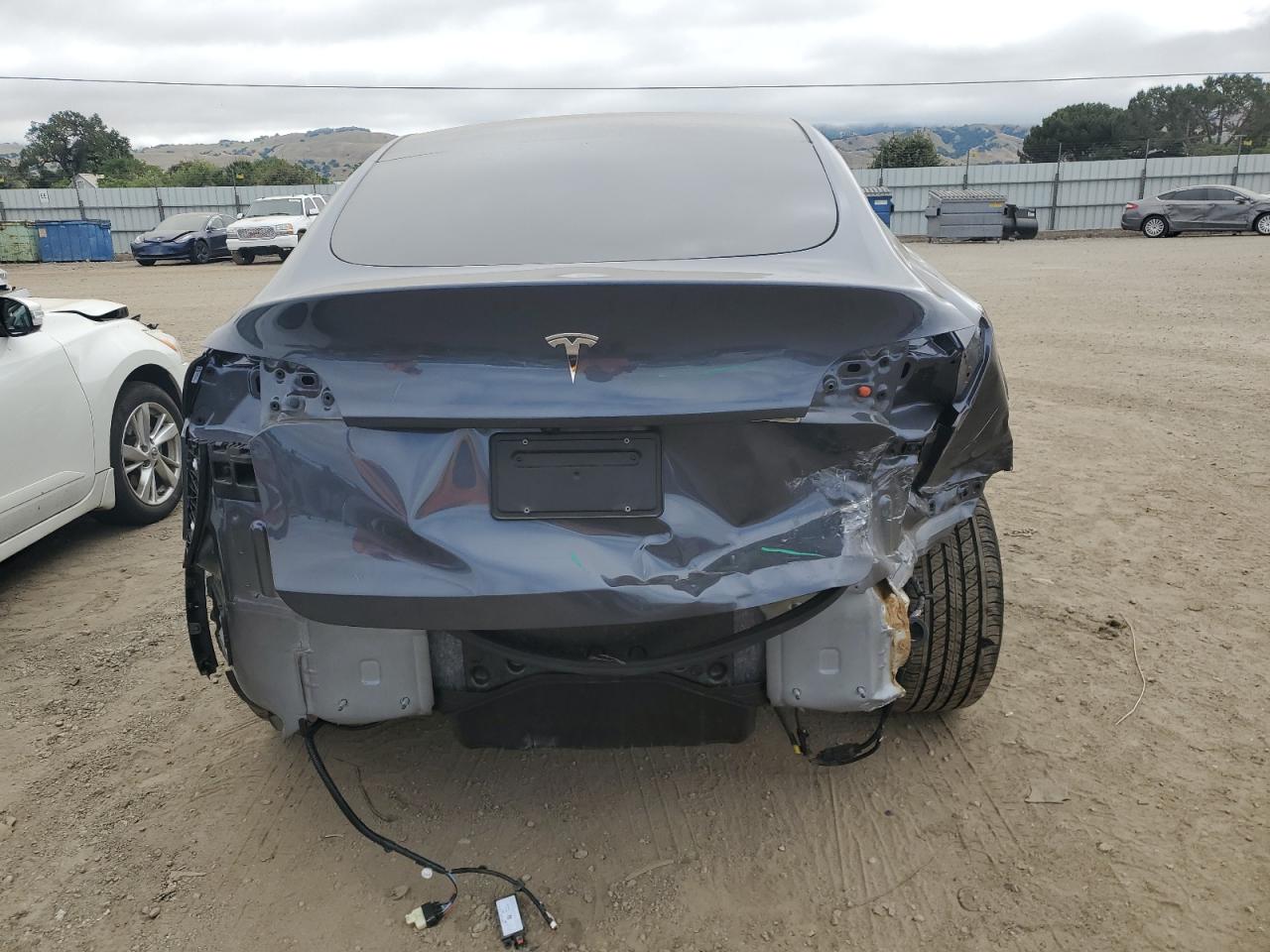 Photo 5 VIN: 7SAYGDED4PF946408 - TESLA MODEL Y 