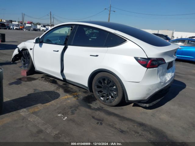 Photo 2 VIN: 7SAYGDED5PF941508 - TESLA MODEL Y 