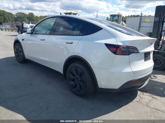 Photo 2 VIN: 7SAYGDED5RA333553 - TESLA MODEL Y 