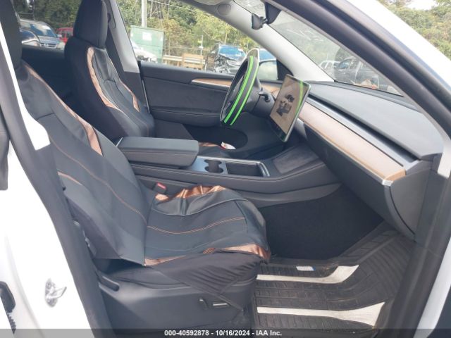 Photo 4 VIN: 7SAYGDED5RA333553 - TESLA MODEL Y 