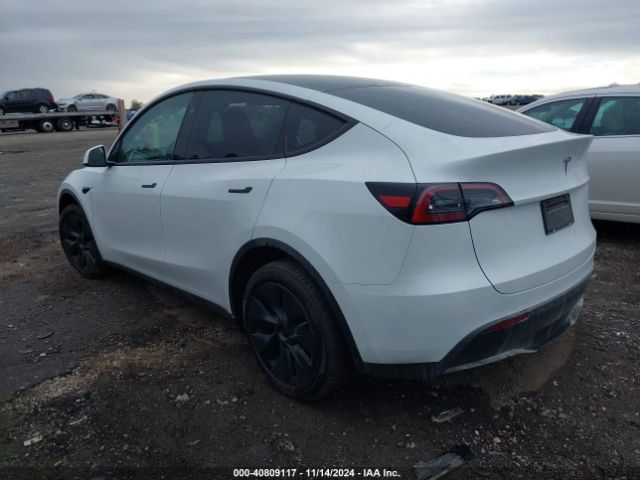 Photo 2 VIN: 7SAYGDED5RA333553 - TESLA MODEL Y 