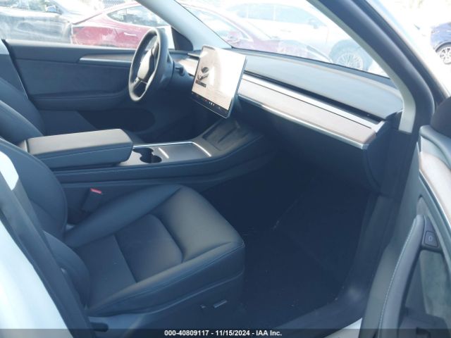 Photo 4 VIN: 7SAYGDED5RA333553 - TESLA MODEL Y 