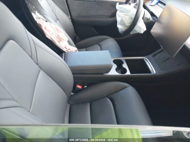 Photo 4 VIN: 7SAYGDED5RF034308 - TESLA MODEL Y 