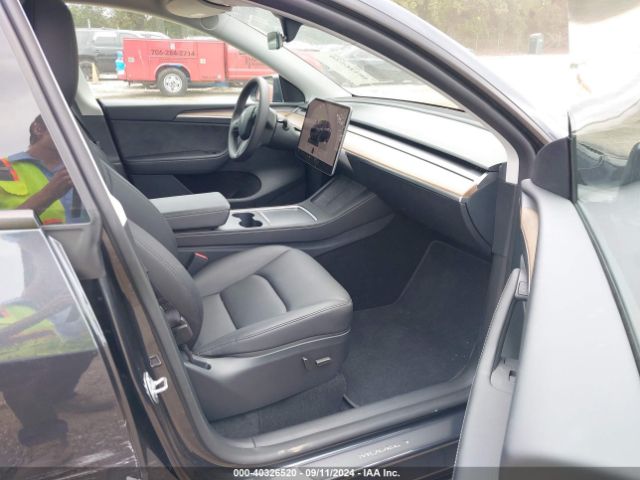 Photo 4 VIN: 7SAYGDED5RF095609 - TESLA MODEL Y 