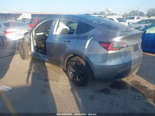 Photo 2 VIN: 7SAYGDED6RA301369 - TESLA MODEL Y 