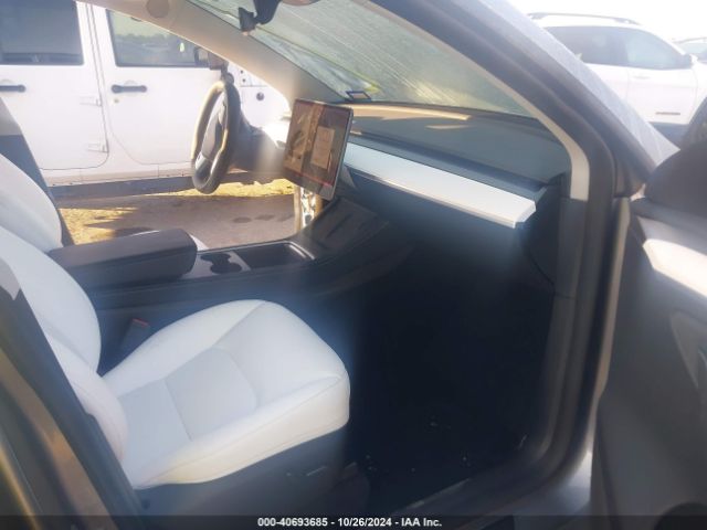 Photo 4 VIN: 7SAYGDED6RA301369 - TESLA MODEL Y 