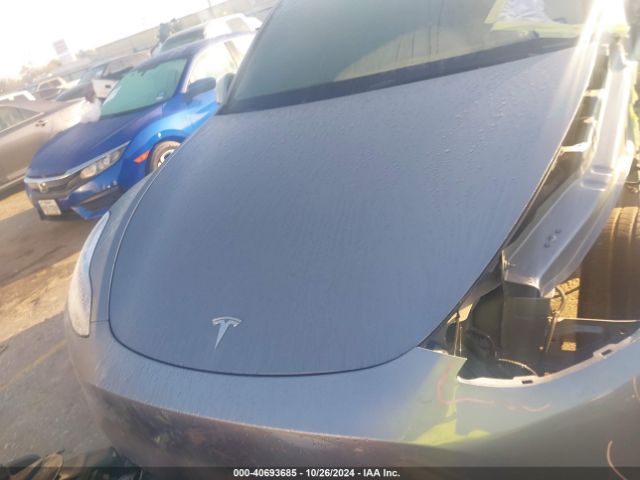 Photo 9 VIN: 7SAYGDED6RA301369 - TESLA MODEL Y 