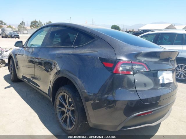 Photo 2 VIN: 7SAYGDED6RF103975 - TESLA MODEL Y 