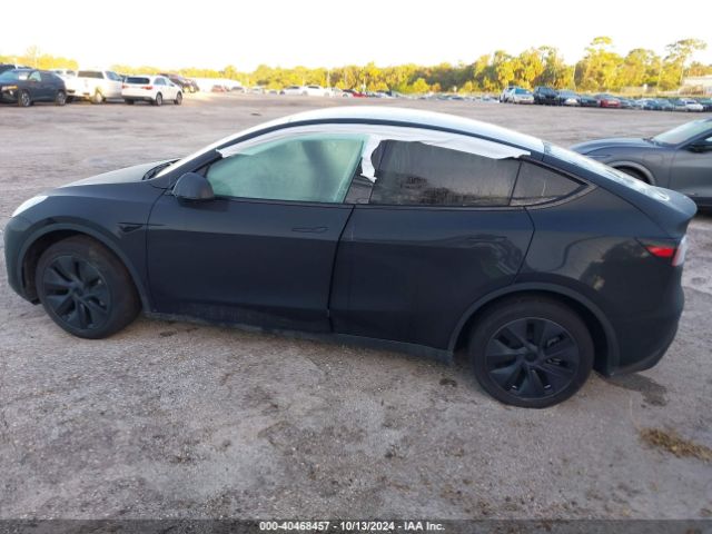 Photo 2 VIN: 7SAYGDED6RF165876 - TESLA MODEL Y 