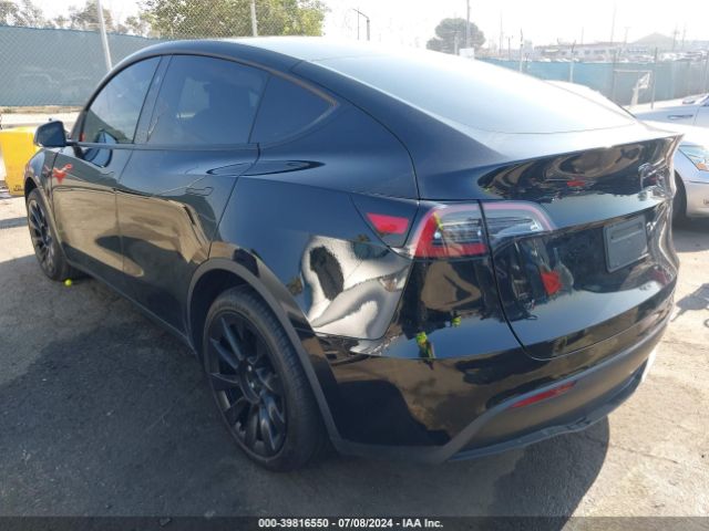 Photo 2 VIN: 7SAYGDED7PF940912 - TESLA MODEL Y 