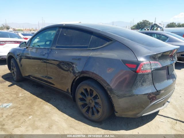 Photo 2 VIN: 7SAYGDED7RF101989 - TESLA MODEL Y 