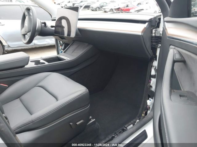 Photo 4 VIN: 7SAYGDED8RF084555 - TESLA MODEL Y 