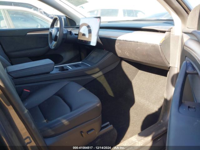 Photo 4 VIN: 7SAYGDEDXPF968820 - TESLA MODEL Y 