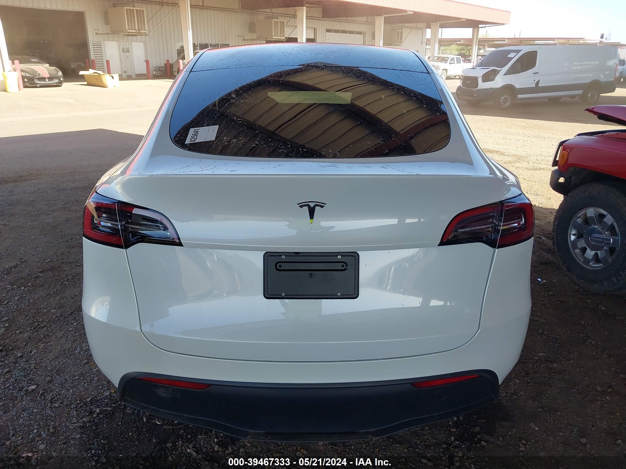 Photo 14 VIN: 7SAYGDEDXRF047457 - TESLA MODEL Y 