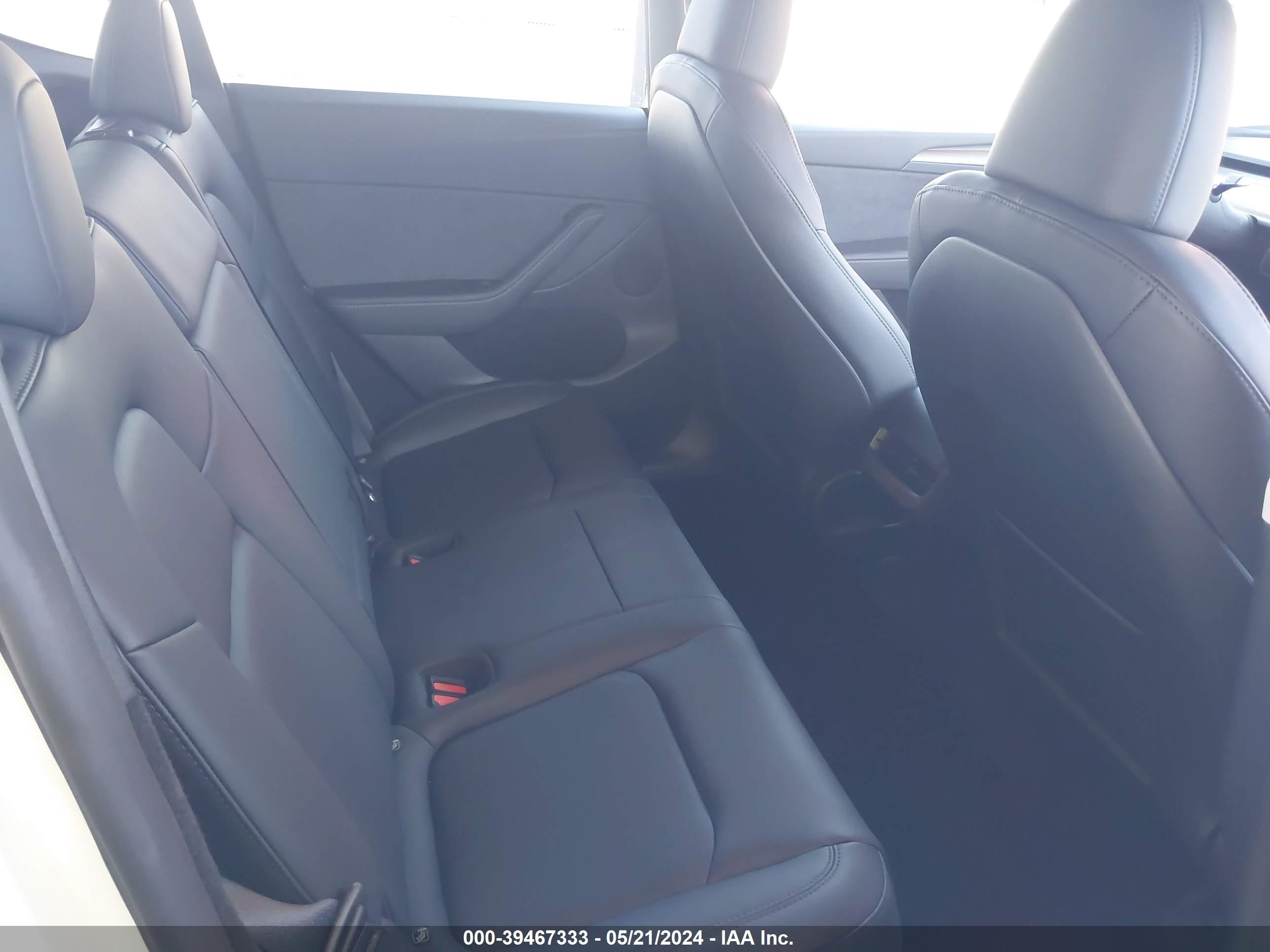 Photo 7 VIN: 7SAYGDEDXRF047457 - TESLA MODEL Y 