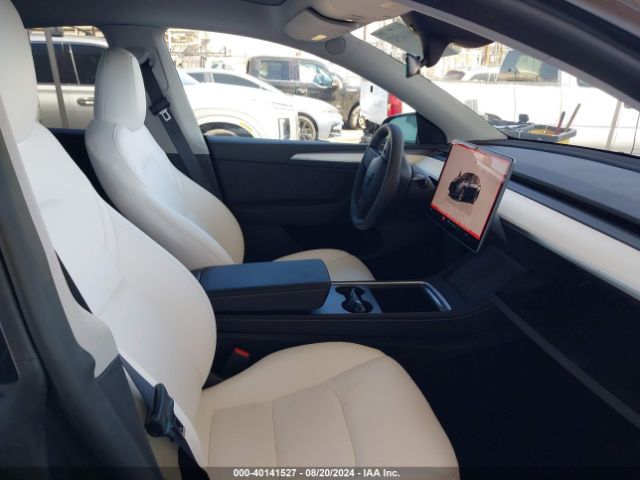 Photo 4 VIN: 7SAYGDEDXRF048124 - TESLA MODEL Y 