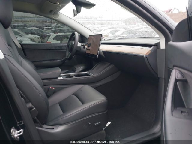 Photo 4 VIN: 7SAYGDEE0NF328380 - TESLA MODEL Y 